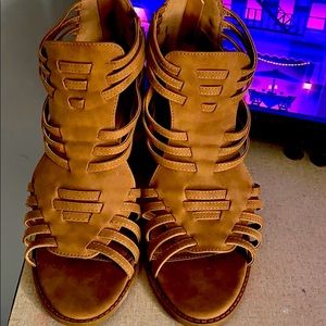 I’m selling a pair of bootie sandals